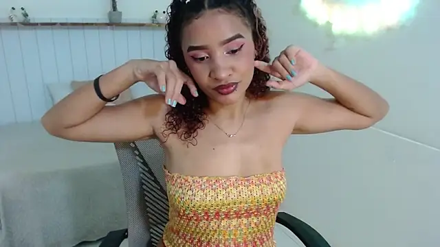 Snapshot of Alice_Grinnerk chatting on 02/26/26, 02:28 Alice Grinnerk online show from 02/26/26, 02:28