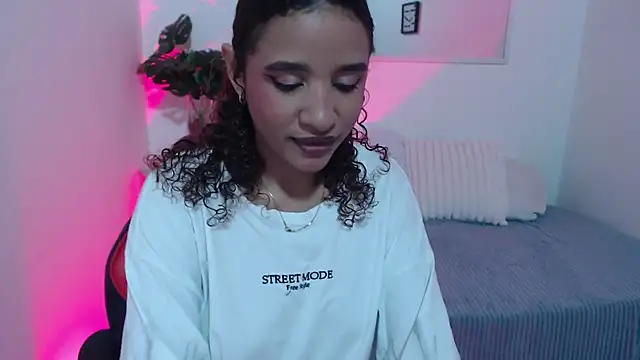 Snapshot of Alice_Grinnerk chatting on 03/01/26, 02:06 Alice Grinnerk online show from 03/01/26, 02:06