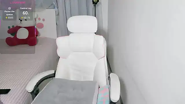 Snapshot of YOUZI-44 chatting on 02/22/26, 07:44 YOUZI-44 online show from 02/22/26, 07:44