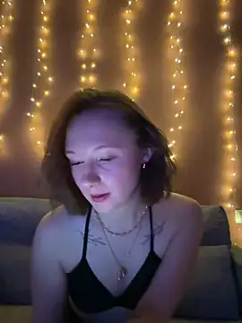 Snapshot of AlinaFoxyy chatting on 02/18/26, 06:04 AlinaFoxyy online show from 02/18/26, 06:04