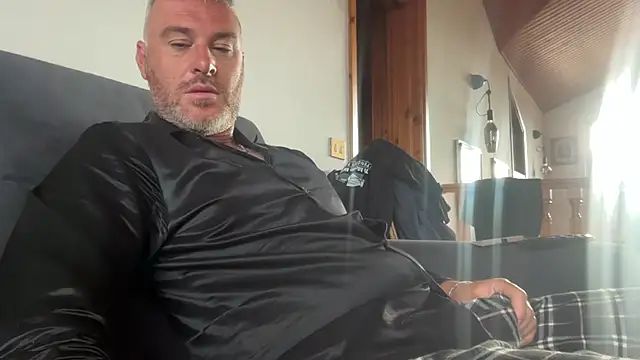 marcovik1 online show from 04/15/26, 07:03