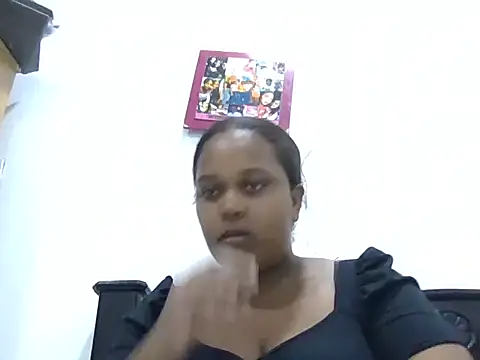 PerlaCurvasgrandes online show from 02/17/26, 12:30