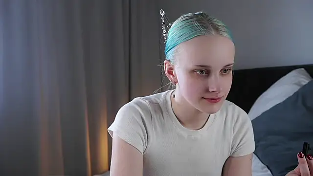 Snapshot of KirstinMcgeady chatting on 05/25/26, 12:26 KirstinMcgeady online show from 05/25/26, 12:26