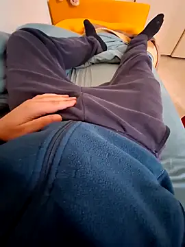 Snapshot of cetriolino chatting on 03/15/26, 06:53 cetriolino online show from 03/15/26, 06:53