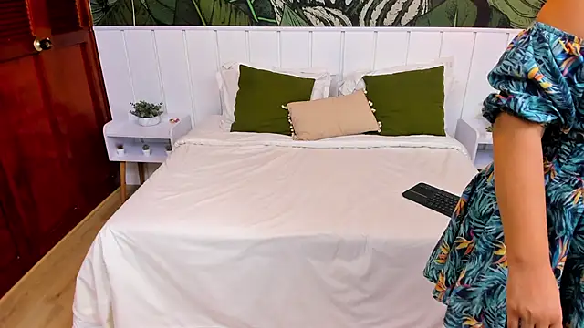 CarolineLaurent online show from 04/05/26, 05:52