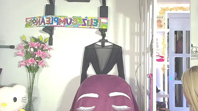 Yiyii online show from 04/09/26, 09:10