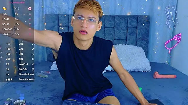 NicolasTorrez online show from 04/28/26, 02:27