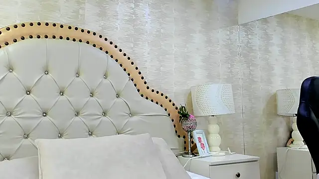 Snapshot of HollyOlson chatting on 02/18/26, 07:21 HollyOlson online show from 02/18/26, 07:21