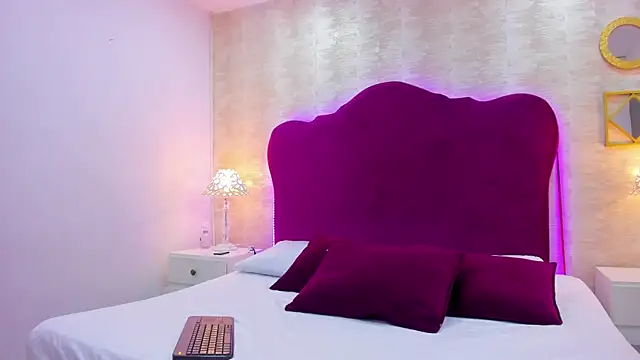 Snapshot of HollyOlson chatting on 02/12/26, 05:34 HollyOlson online show from 02/12/26, 05:34