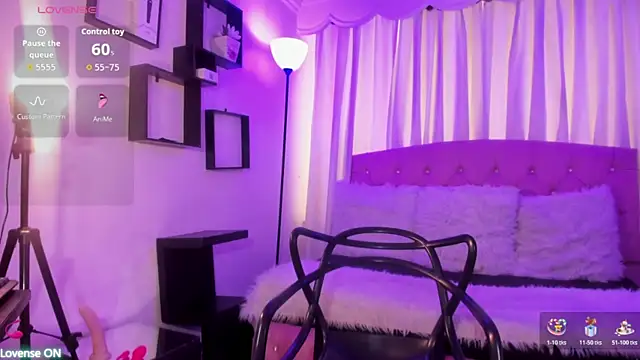 Aurora Ellis  online show from 04/07/26, 12:40