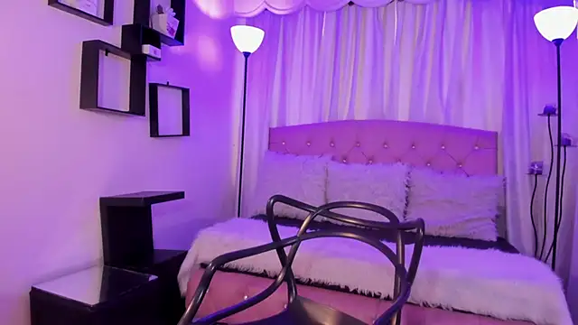 Aurora Ellis  online show from 03/06/26, 12:44