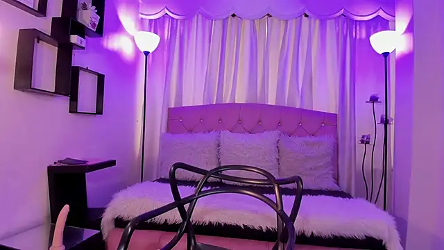 Aurora Ellis  online show from 03/05/26, 12:46