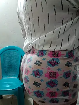 Snapshot of honey-suckle chatting on 02/17/26, 06:38 honey-suckle online show from 02/17/26, 06:38