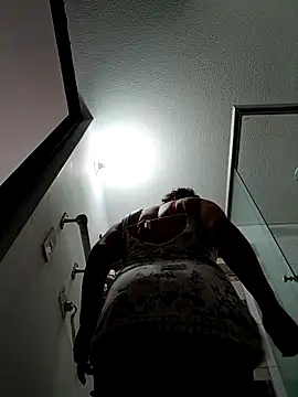 Snapshot of honey-suckle chatting on 02/21/26, 07:05 honey-suckle online show from 02/21/26, 07:05