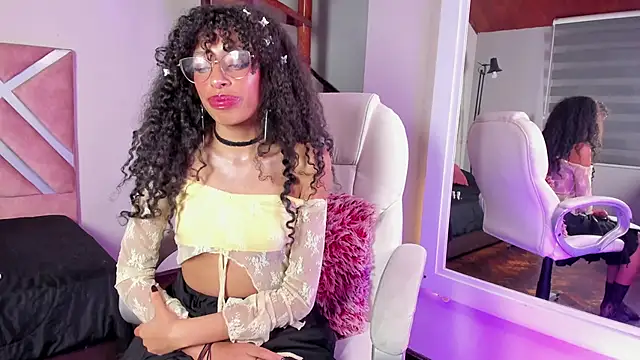 Snapshot of Tamia_25 chatting on 05/21/26, 08:17 Tamia 25 online show from 05/21/26, 08:17