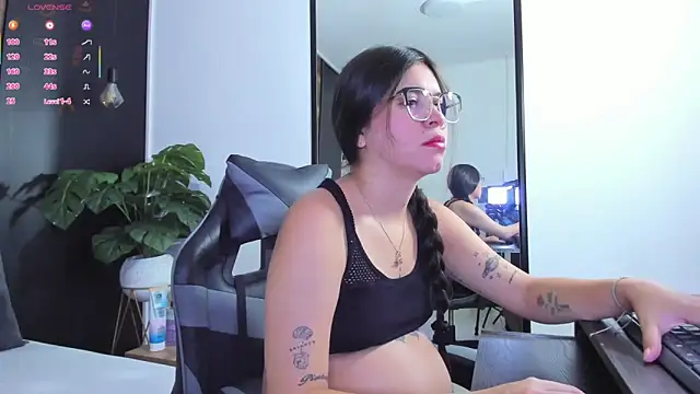 eva swan  online show from 05/23/26, 12:48