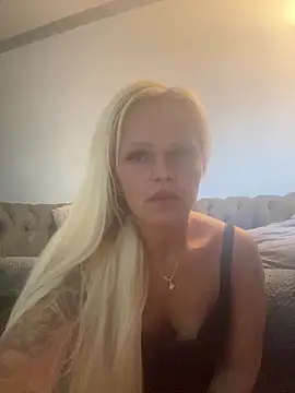 BlondeMilfXo online show from 05/19/26, 06:15
