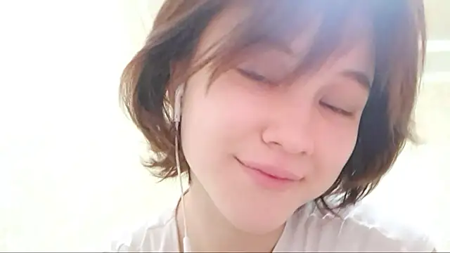 Snapshot of TrueViva chatting on 02/13/26, 11:43 TrueViva online show from 02/13/26, 11:43