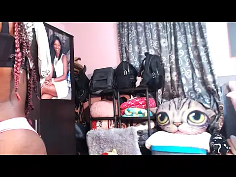 Snapshot of alanalaurent15 chatting on 02/16/26, 12:04 alanalaurent15 online show from 02/16/26, 12:04