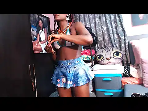 Snapshot of alanalaurent15 chatting on 02/17/26, 12:13 alanalaurent15 online show from 02/17/26, 12:13