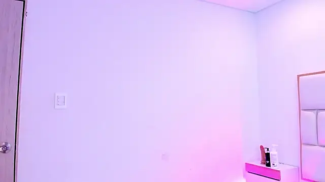 Snapshot of Violetta-foxx chatting on 02/24/26, 07:48 Violetta-foxx online show from 02/24/26, 07:48