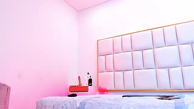 Snapshot of Violetta-foxx chatting on 02/23/26, 07:14 Violetta-foxx online show from 02/23/26, 07:14