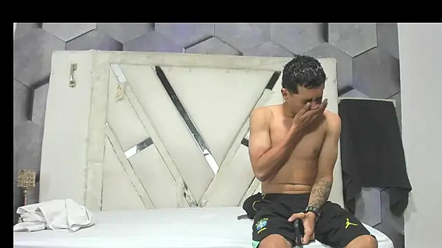 Snapshot of NatallyAndDuvan chatting on 04/10/26, 01:29 NatallyAndDuvan online show from 04/10/26, 01:29