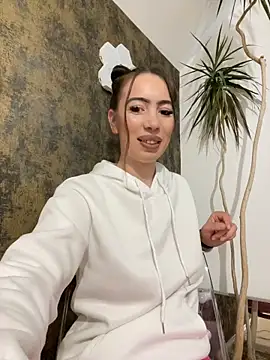 I amSis online show from 04/18/26, 03:47