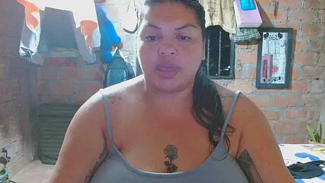 Snapshot of Juli_Powl chatting on 03/08/26, 01:44 Juli Powl online show from 03/08/26, 01:44