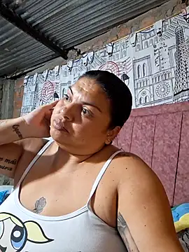 Snapshot of Juli_Powl chatting on 04/10/26, 01:34 Juli Powl online show from 04/10/26, 01:34