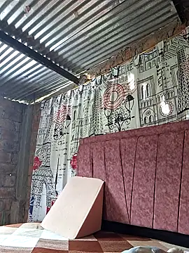 Snapshot of Juli_Powl chatting on 04/05/26, 01:29 Juli Powl online show from 04/05/26, 01:29