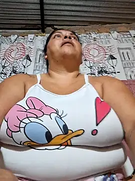 Snapshot of Juli_Powl chatting on 04/14/26, 02:27 Juli Powl online show from 04/14/26, 02:27