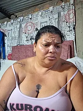 Snapshot of Juli_Powl chatting on 03/17/26, 01:19 Juli Powl online show from 03/17/26, 01:19