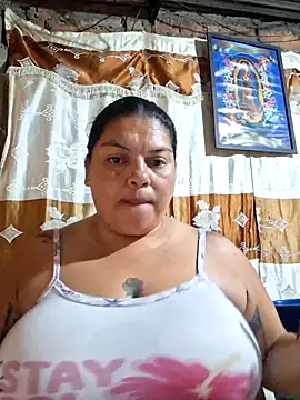 Snapshot of Juli_Powl chatting on 05/13/26, 10:33 Juli Powl online show from 05/13/26, 10:33