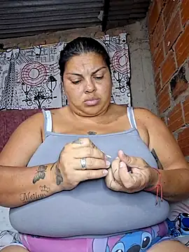 Snapshot of Juli_Powl chatting on 03/19/26, 12:21 Juli Powl online show from 03/19/26, 12:21