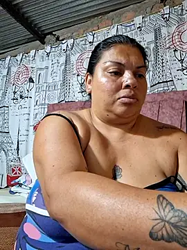 Snapshot of Juli_Powl chatting on 04/08/26, 01:51 Juli Powl online show from 04/08/26, 01:51