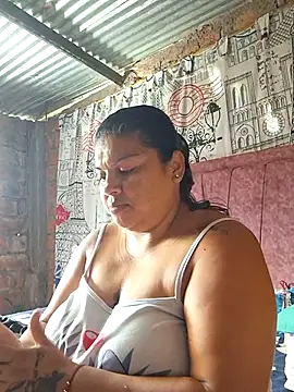 Snapshot of Juli_Powl chatting on 04/01/26, 01:12 Juli Powl online show from 04/01/26, 01:12