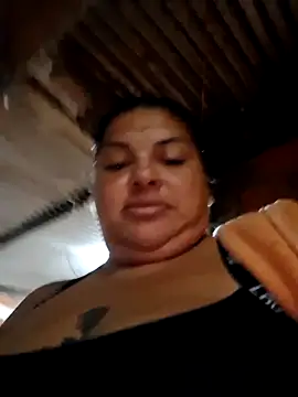 Snapshot of Juli_Powl chatting on 03/26/26, 02:32 Juli Powl online show from 03/26/26, 02:32