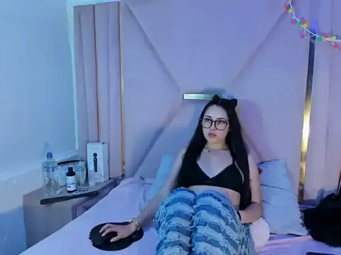 ElaSalvatorehh online show from 04/18/26, 12:40