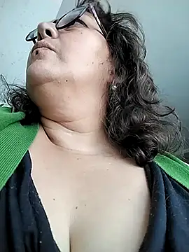 Snapshot of _Saraqueen chatting on 02/18/26, 03:52 Saraqueen online show from 02/18/26, 03:52