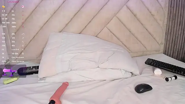 Snapshot of SarahRizof chatting on 03/25/26, 05:51 SarahRizof online show from 03/25/26, 05:51