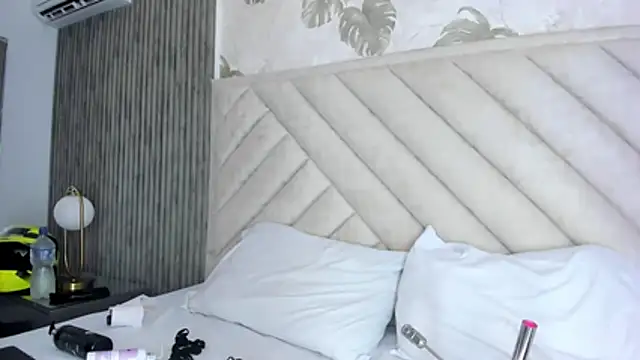 Snapshot of SarahRizof chatting on 03/28/26, 05:08 SarahRizof online show from 03/28/26, 05:08