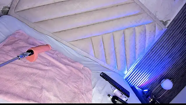 Snapshot of SarahRizof chatting on 03/11/26, 05:23 SarahRizof online show from 03/11/26, 05:23