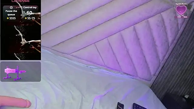 Snapshot of SarahRizof chatting on 02/15/26, 05:41 SarahRizof online show from 02/15/26, 05:41