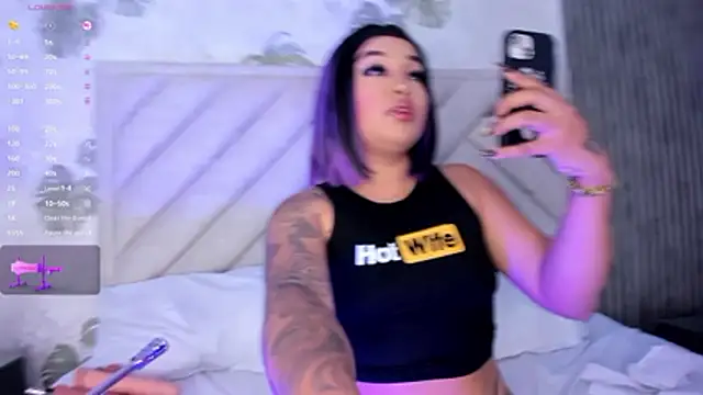 Snapshot of SarahRizof chatting on 03/22/26, 05:21 SarahRizof online show from 03/22/26, 05:21