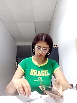 Snapshot of Esperanza__hot chatting on 02/16/26, 02:43 Esperanza hot online show from 02/16/26, 02:43