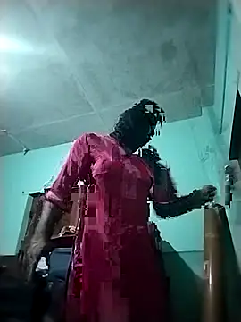 Snapshot of Ladycross chatting on 02/15/26, 06:18 Ladycross online show from 02/15/26, 06:18