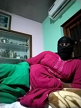 Snapshot of Ladycross chatting on 02/21/26, 07:05 Ladycross online show from 02/21/26, 07:05