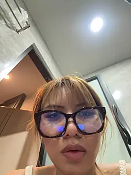 Alittleasaingirl online show from 04/15/26, 12:42