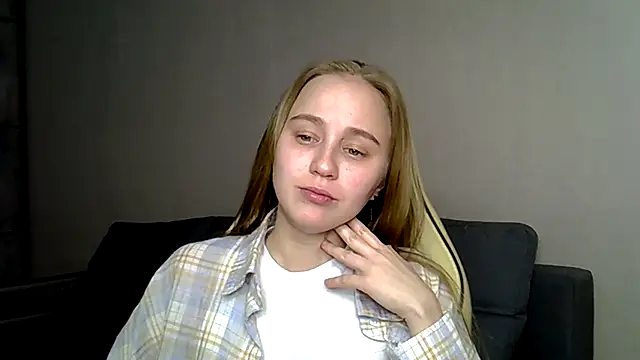 Snapshot of christimontero chatting on 02/23/26, 06:08 christimontero online show from 02/23/26, 06:08